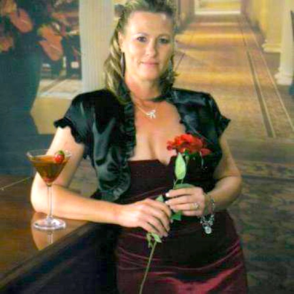 Meet your Posher, Cheryl Welcome to my. ......The Classy Sassy Closet...